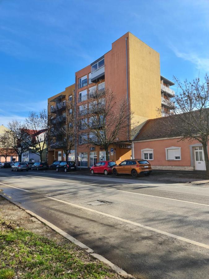 Apartman *Joy* Osijek Luaran gambar